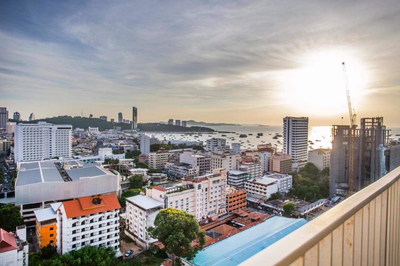 The Base Deluxe Pattaya Exterior foto